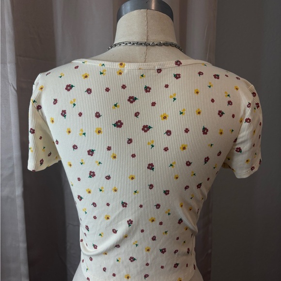 Heart Hips Floral Button-Up Crop Top - Cream and Multicolor - Picture 2 of 6